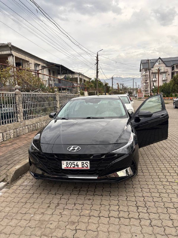 Hyundai Elantra гибрид 2023 4