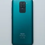 Смартфон Redmi с чехлом 3