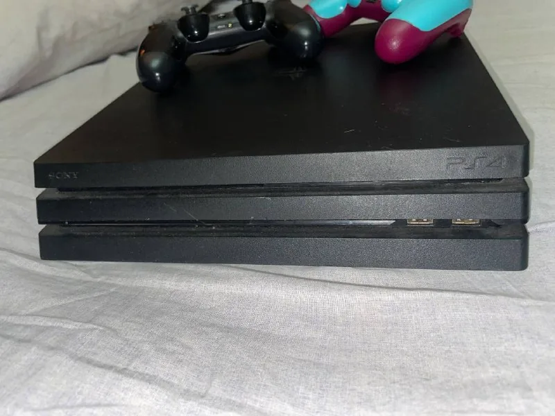 PS4 Pro 1TB, 2 контроллера 1