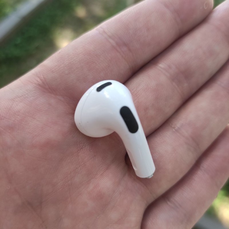 Найден левый наушник Air Pro