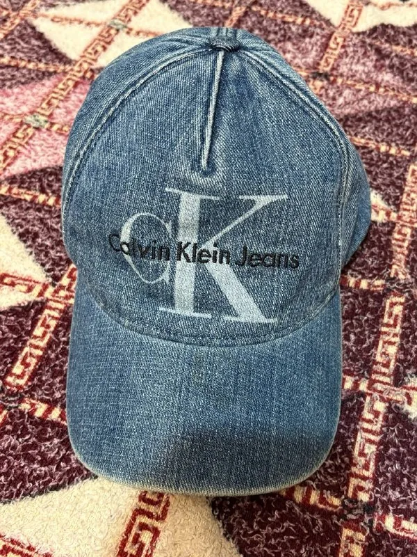 Джинсовая кепка Calvin Klein 1