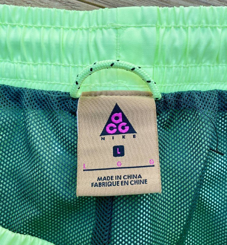 Майка Nike, плавки Carhartt, шорты Nike ACG, шорты Nike 8