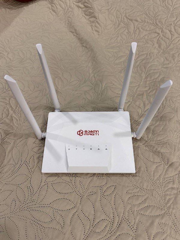 Роутер Magti 4G LTE с кабелями