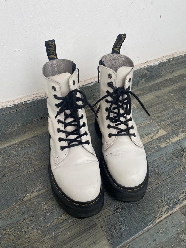 Белые женские кожаные ботинки Dr. Martens на платформе 2