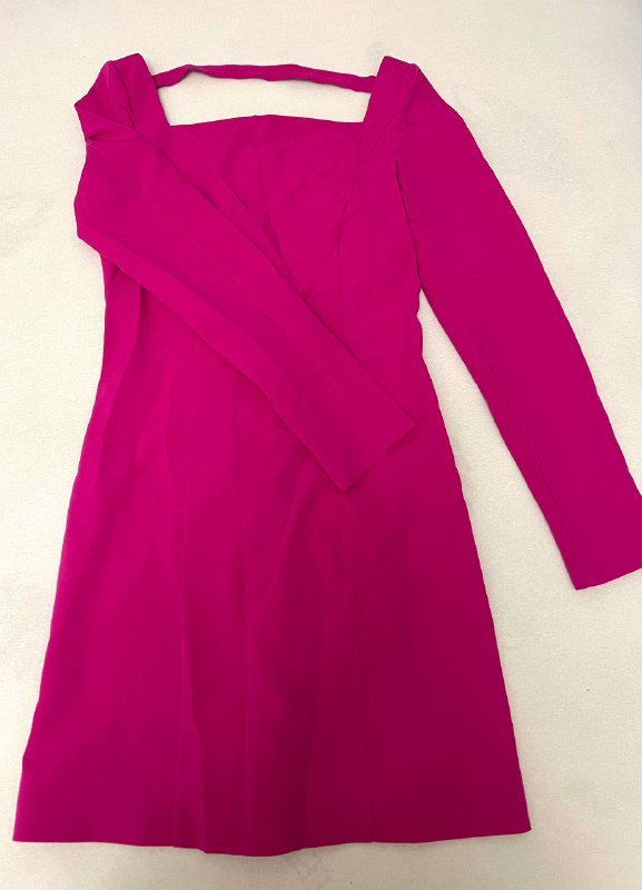 Черное платье в паетках, розовое платье, красное платье, черное платье с рукавами, оранжевый пиджак, черная дубленка 2