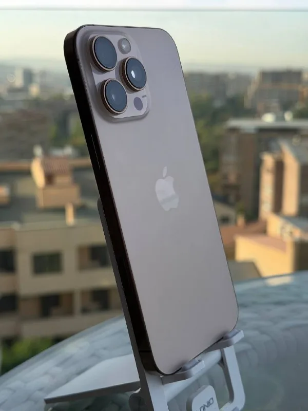 iPhone 16 Pro Max 256GB, Apple Watch Series 9 45mm 1