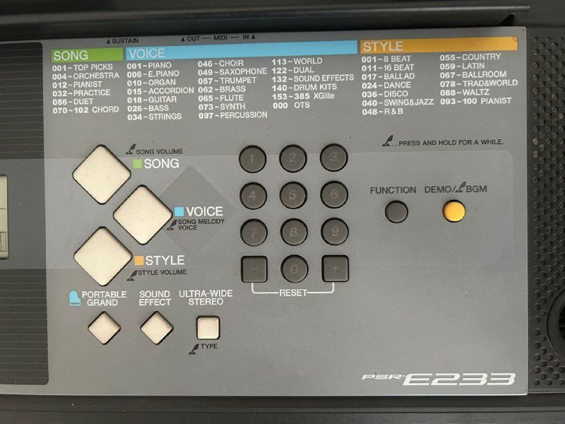 Синтезатор YAMAHA PSR-E233 с подставкой и адаптером 4