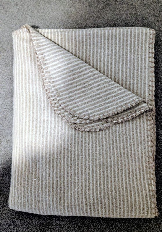 Лёгкое покрывало, небольшой плед 2