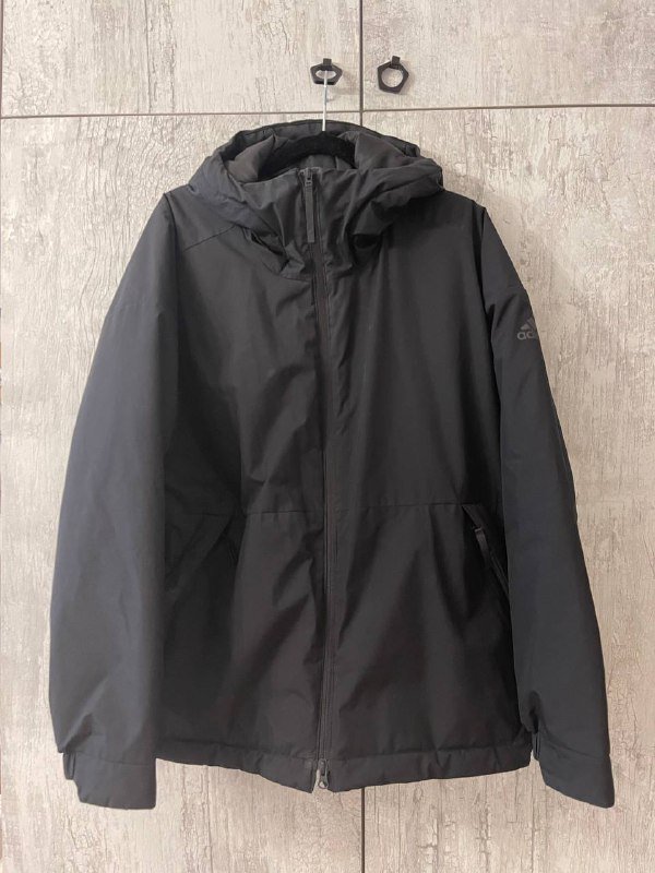 Черная куртка Adidas