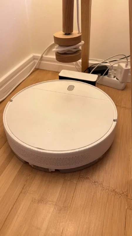 Робот-пылесос Xiaomi Mi Robot Vacuum-Mop Essential G1