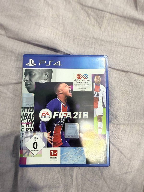 PlayStation 4, джойстик, диск FIFA 21, игры, провода 2