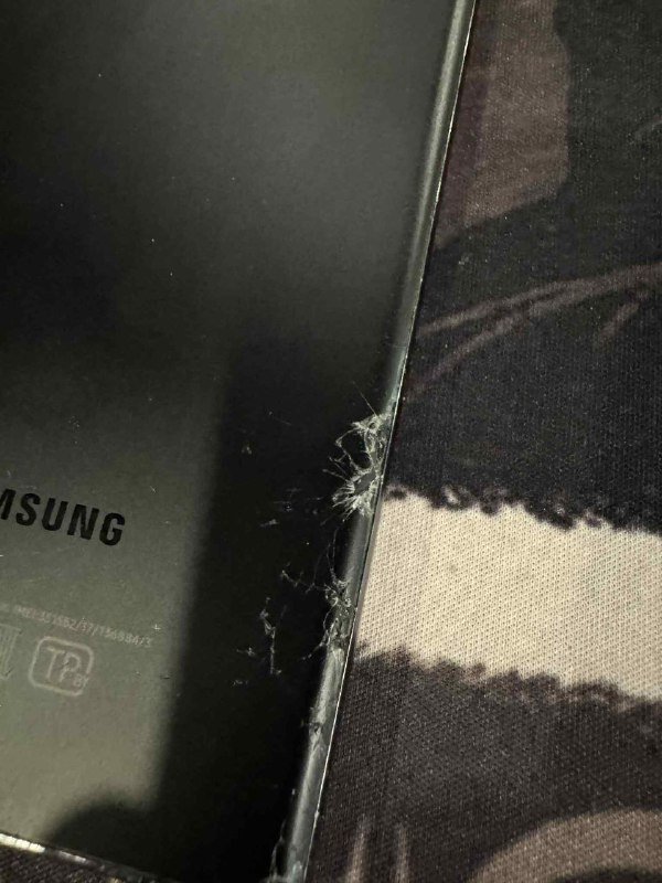 Samsung S23 Ultra с зарядкой, с треснутой задней панелью 4