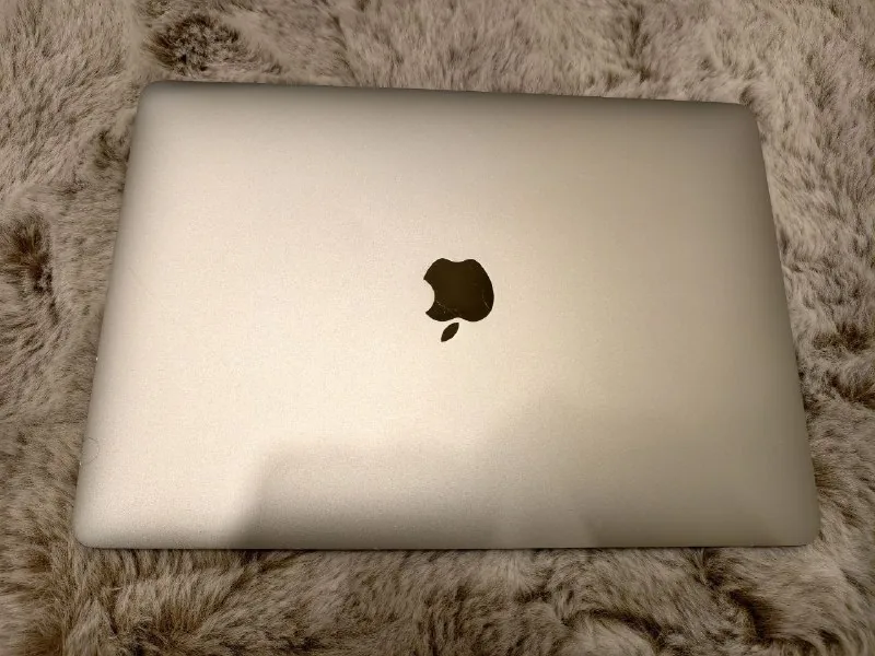 MacBook Air 13 M1, Google Pixel 6 1