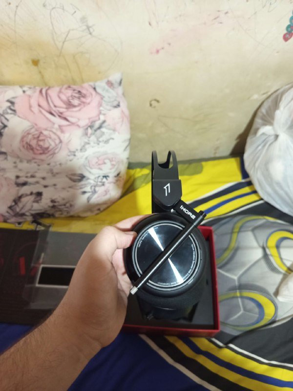 Игровая гарнитура 1MORE Spearhead VRX с красной подсветкой 6