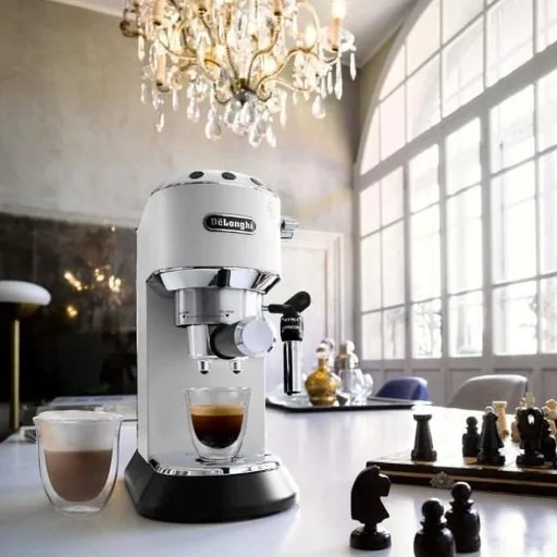 Кофемашина De'Longhi Dedica Style EC685.W