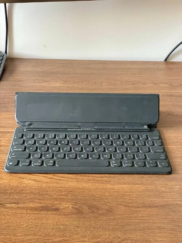 Apple Smart Keyboard-чехол для iPad 1