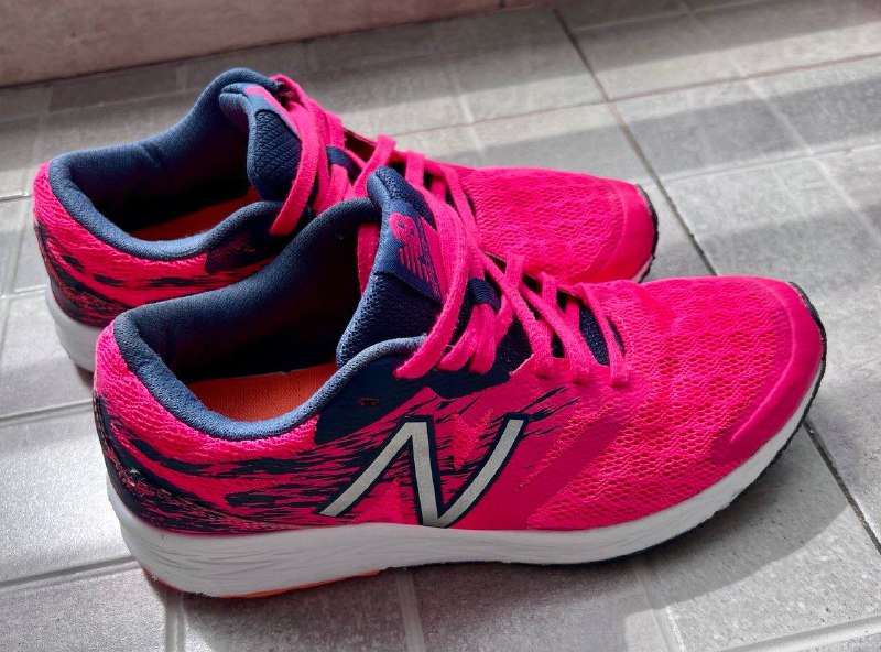 Кроссовки New Balance, ботинки Dogo, комбинезон Stradivarius, сумка O bag, эспандер, серьги ручной работы