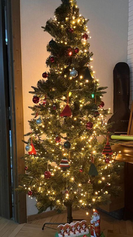 Ёлка новогодняя 180см, гирлянды, шары, украшения 3
