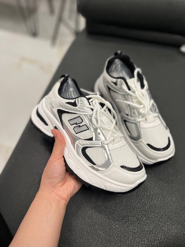 Кроссовки белые 37-38 размер 3