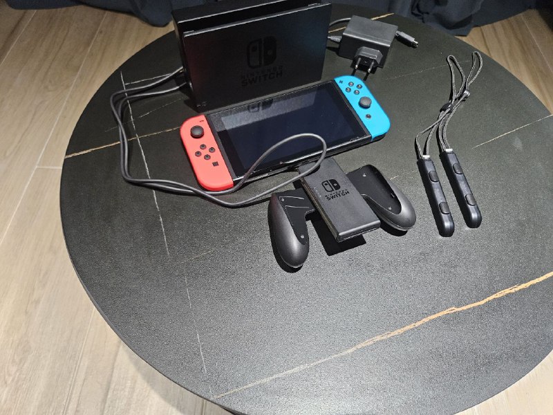 Nintendo Switch LED с новыми джойконами