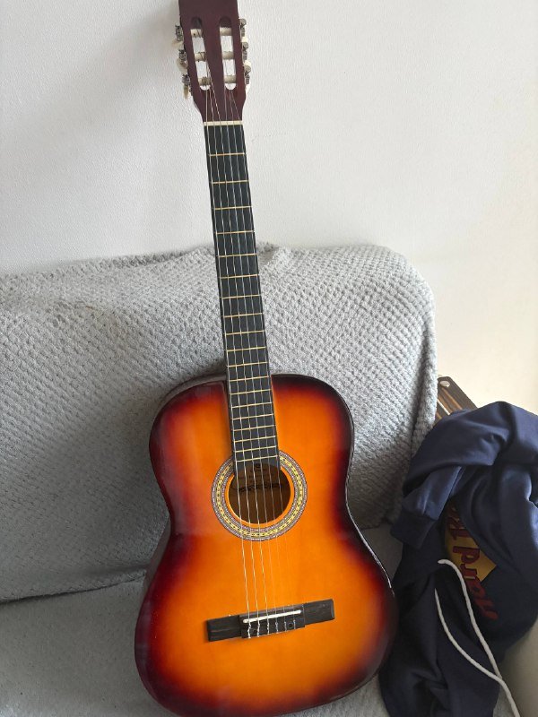 Классическая гитара с чехлом