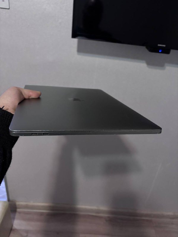 Macbook Pro 2018 i7 32GB 500GB SSD 5