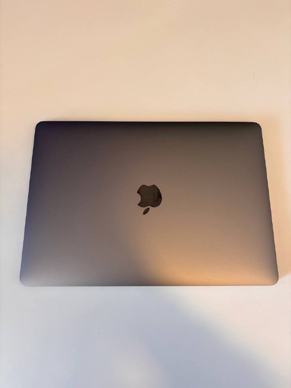 Macbook pro 2018 i5 8/256 GB 3