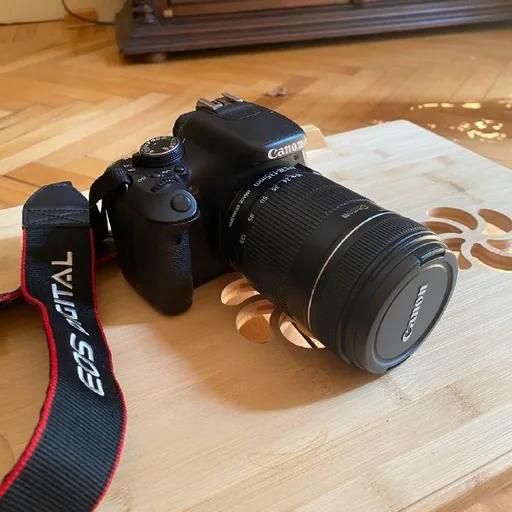 Фотоаппарат Canon EOS 600D и объектив EF-S 18-135 мм