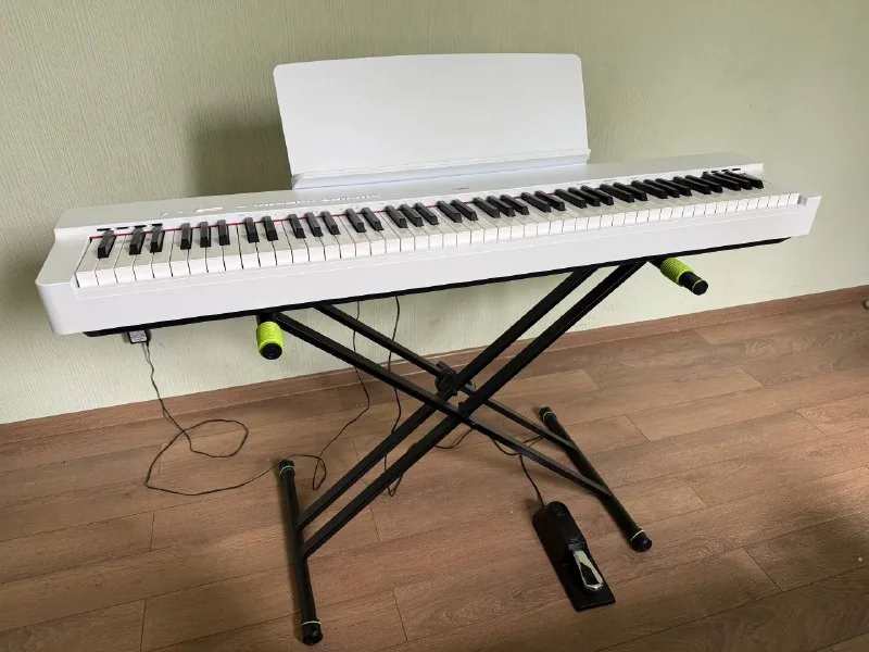 Цифровое пианино Yamaha P225, педаль сустейна Yamaha FC4A, Gravity GKSX2 1