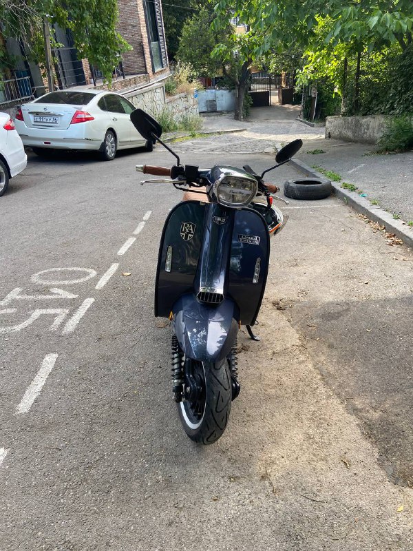 Британский скутер Royal Alloy 125 см³ 2023