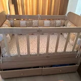Кроватка с матрасом и подушками 1