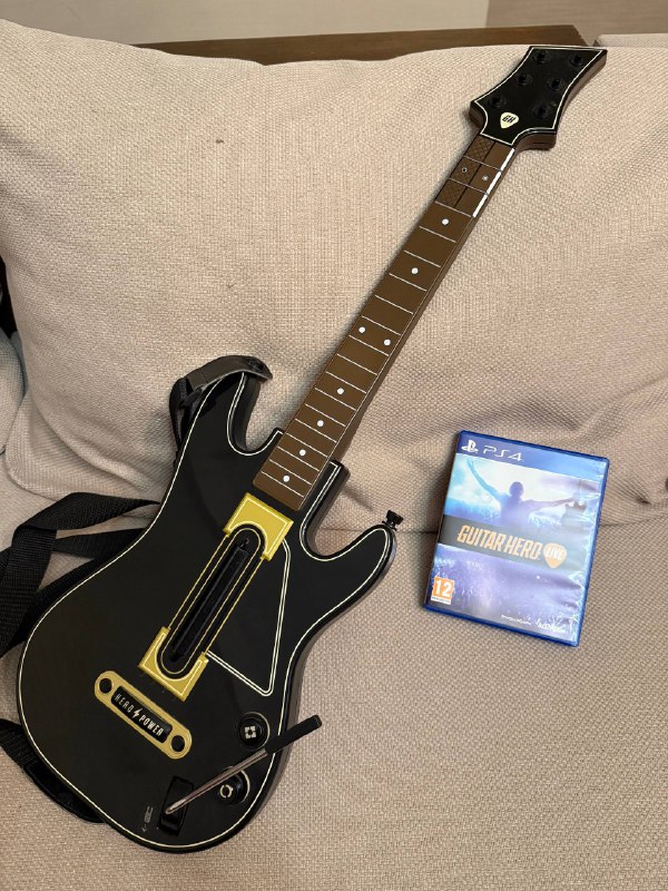 Игра Guitar Hero LIVE с контроллером-гитарой для PS4 и PS5