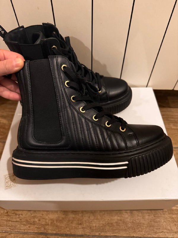 Черные кроссовки Pollini, размер 38 3