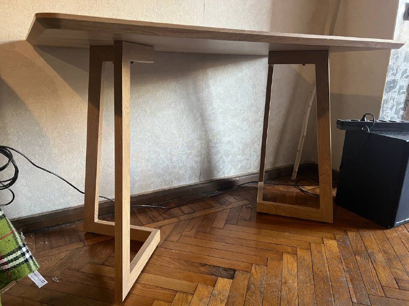 Матрас, постельное белье, одеяло, обогреватель, стол, кресло 7