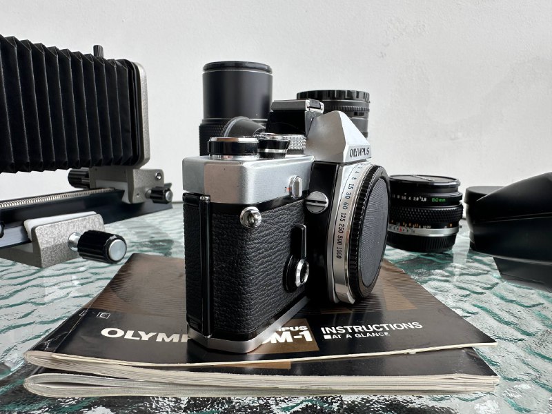 Камера Olympus OM-1n с объективами и аксессуарами 6