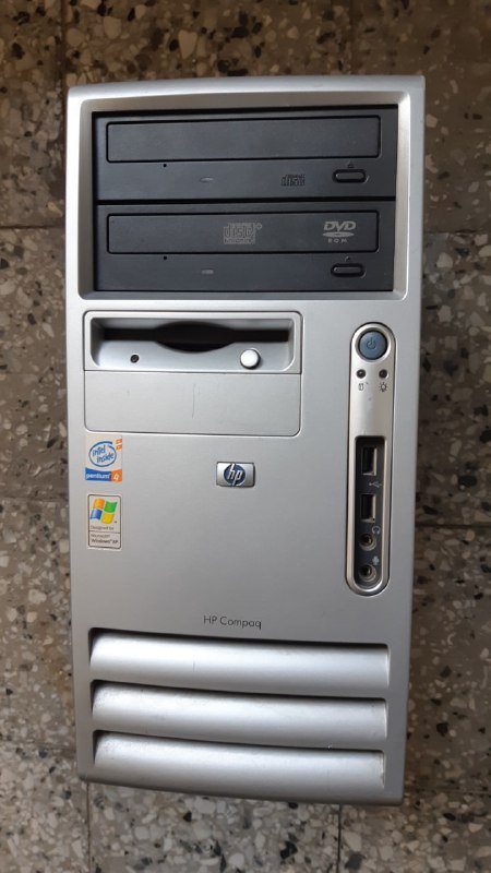 Старый компьютер Pentium 4 с играми 1