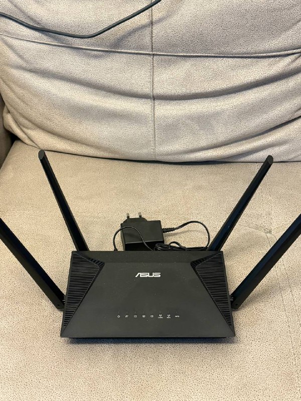 Микрофон Razer Seiren X, веб-камера Logitech StreamCam, игровой модем ASUS RT-AX52, лампа-штатив для съёмок 2