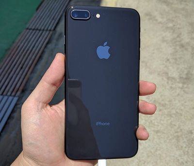 iPhone 8 Plus 64GB 3