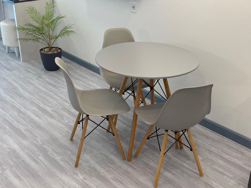 Кухонный стол и стулья