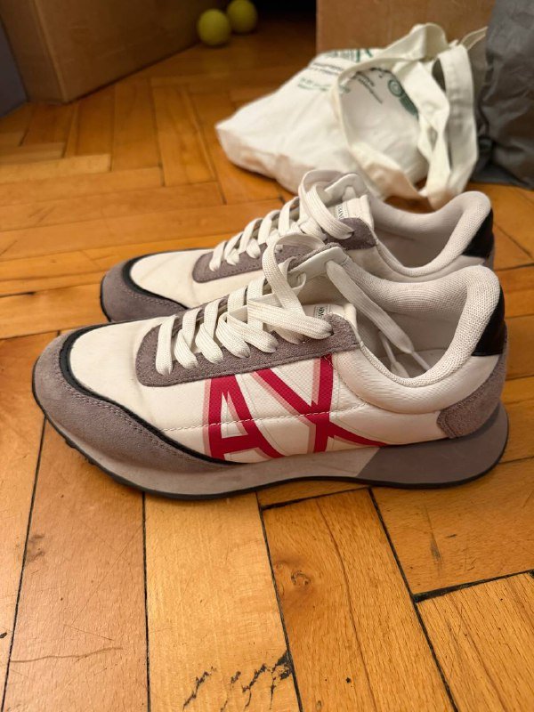 Кроссовки Armani Exchange, кеды российского бренда, тапки Furla