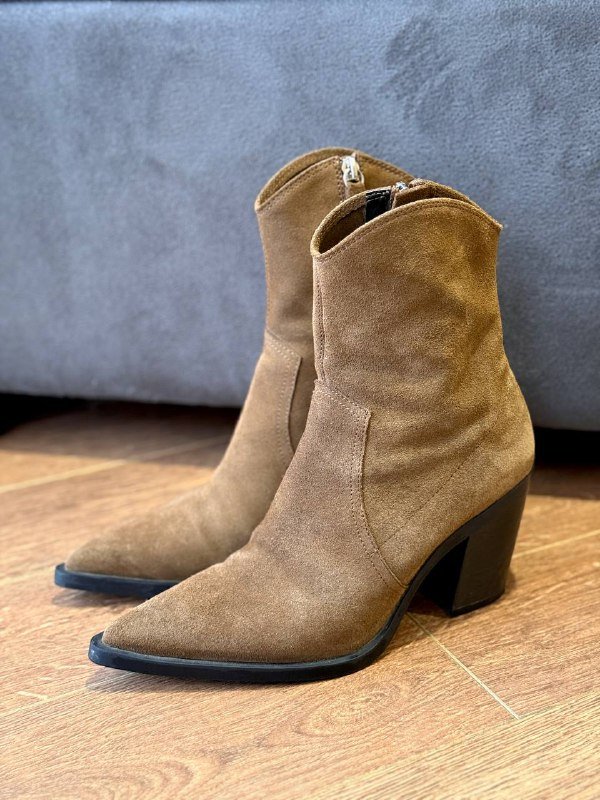 Казака Zara из натуральной замши, размер 37 6