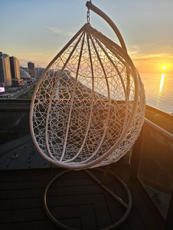 Плетеное подвесное кресло кокон