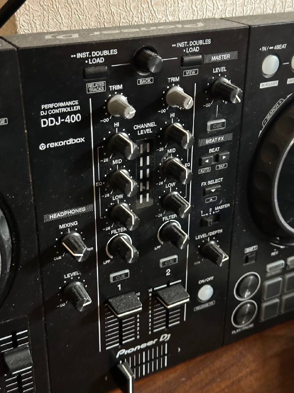 DDJ-400 в хорошем состоянии. 2