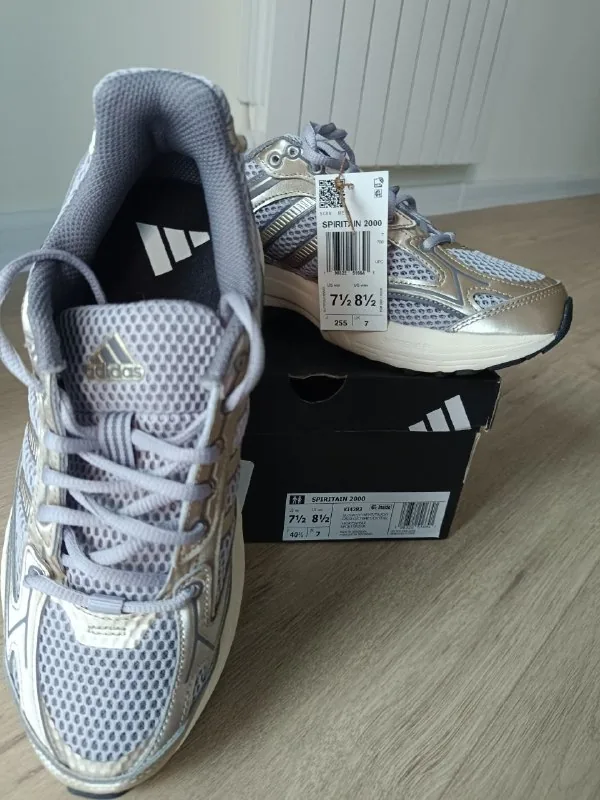 Новые кроссовки Adidas