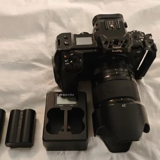 Fujifilm X-H2S, XF 23mm F1.4, cage, batteries