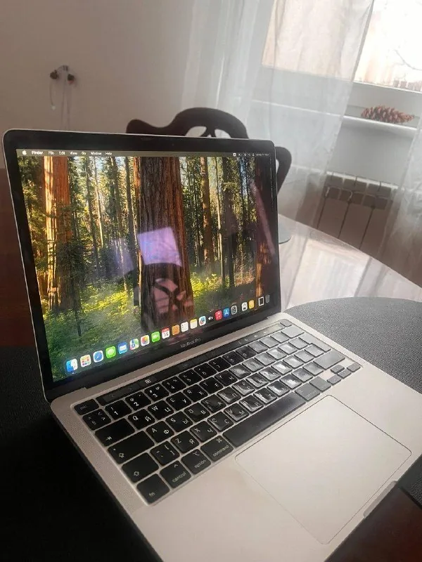 MacBook Pro 13 inch 2020 Intel Core i5 8GB 256GB 1