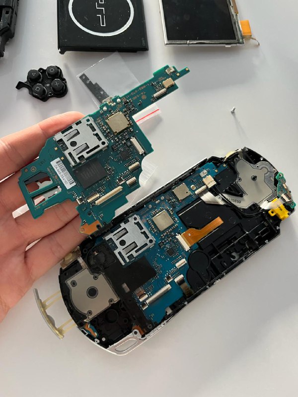Набор запчастей для PSP 3008 с аккумулятором и играми 3