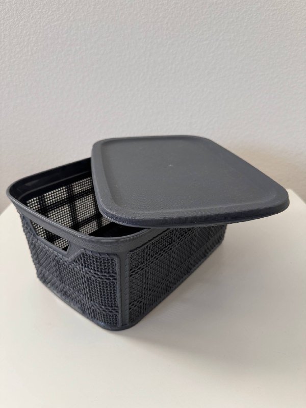 корзинка с крышкой, скребок водосгон, формы для выпечки, пароварка, точилка для ножей, коробка с крышкой, ваза, графин, полка в душ