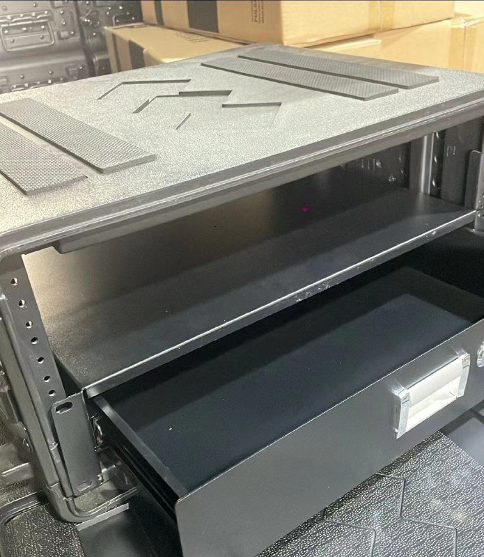 Пластиковый кейс 4U для музыкального оборудования 5