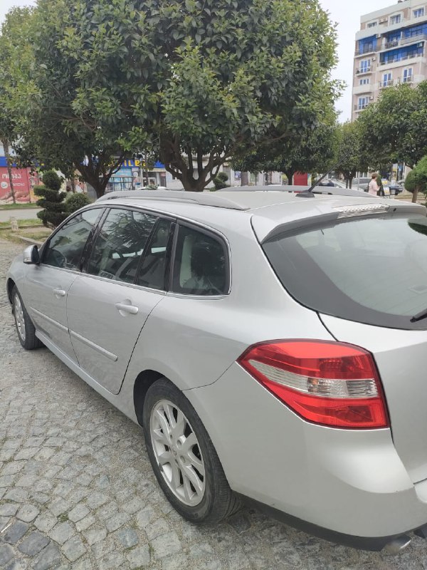 Renault Laguna 2.0 дизель, 2008, универсал 5